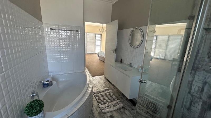 4 Bedroom Property for Sale in Pinnacle Point Golf Estate Western Cape